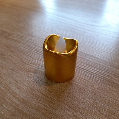 Set de 24 Velas LED Artificiales Metalizadas Doradas, Rojas y Plateadas