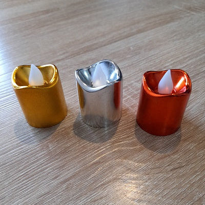 Set de 24 Velas LED Artificiales Metalizadas Doradas, Rojas y Plateadas